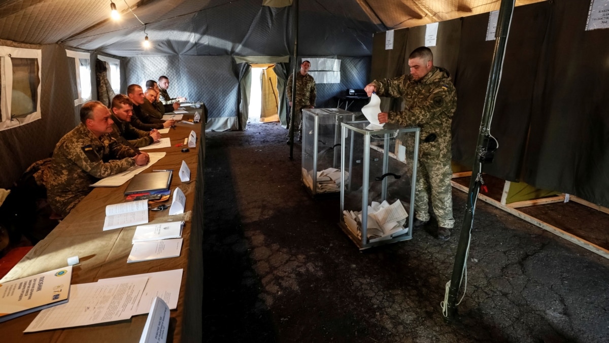 A front-line polling station for Ukrainian soldiers participating in the Joint Forces Operation in Zaitseve, Bakhmut district, Donetsk region, on March 31, 2019.