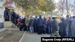 Aglomerație la o secție de votare la Coșnița, Dubăsari, 24 februarie 2019