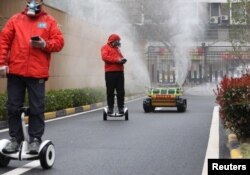 Робот дезінфікує вулиці міста Ухань, Китай
