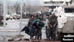 Pretrčavanje ulica, bježanje od snajpera sa sarajevskih brda, 1993.