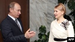 Юлія Тимошенко (праворуч) і Володимир Путін, архівна фотографія