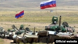 Армянские и российские подразделения во время совместных военных учений (архив)