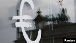 Njemačka: Znak eura na staklenim vratima