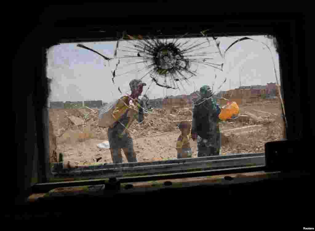 Displaced Iraqis flee during a fight between Iraqi forces and Islamic State militants in western Mosul on May 15. (Reuters/Danish Siddiqui)