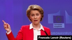 Голова Європейської комісії Урсула фон дер Ляєн на пресконференції розповідає про зусилля ЄС щодо обмеження впливу коронавірусу на економіку країн Євросоюзу. Брюссель, квітень 2020 року