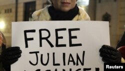 Сторонники Джулиана Эссанжа требуют его освобождения