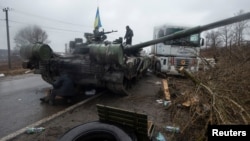 Харьковдун четинде талкаланган орусиялык танк. 7-март, 2022-жыл