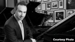 Пијанистот Симон Трпчески, солист на концертот „Данте 700“ со кој ќе биде отворена новата сезона на Филхармонија „Во движење“