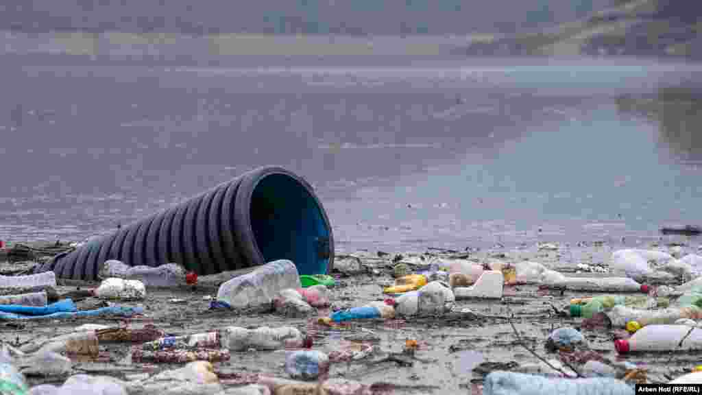 Për shkak të rritjes së vlerave të manganit, shpesh autoritetet kanë këshilluar qytetarët të mos pinë ujë nga Badoci. Mangani vlerësohet se është lëndë ushqyese dhe kontribuon në shumë funksione trupore. Por, kur vlerat janë të larta, ai bëhet i rrezikshëm për njeriun.