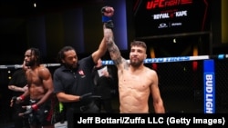 Ярослав Амосов після перемоги над Нілом Магні