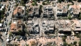 Fotografija snimljena dronom prikazuje štetu na stambenim kućama i mjestu pogođenom iranskim raketnim napadom na Izrael, u Rishon LeZionu, 14. juna 2025. godine.
