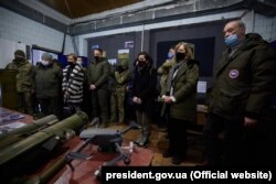 Бойовики стріляли навіть попри візит іноземних дипломатів – 11 лютого загинули двоє українських військових