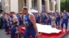10 атлетів пронесли 3-тонний макет України, встановивши новий рекорд (відео)