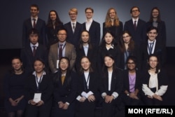  Александра Петкова (втората отляво на втория ред) е измежду 20-те млади учени, които показаха разработките си на Стокхолмския интернационален юношески теоретичен семинар по време на Нобеловата седмица, януари 2025 година 