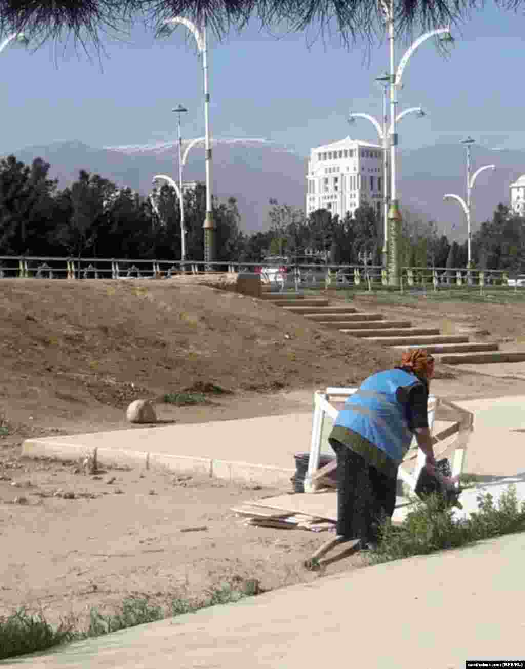 Jemagat gullugynyň işgäri, Aşgabat&nbsp;&nbsp;