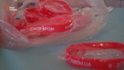 Дніпропетровці до новорічних свят формують донорський резерв крові для поранених бійців АТО (відео)