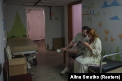 Анастасія Вашко із чоловіком в укритті пологового будинку, Київ, 2 вересня 2026 року