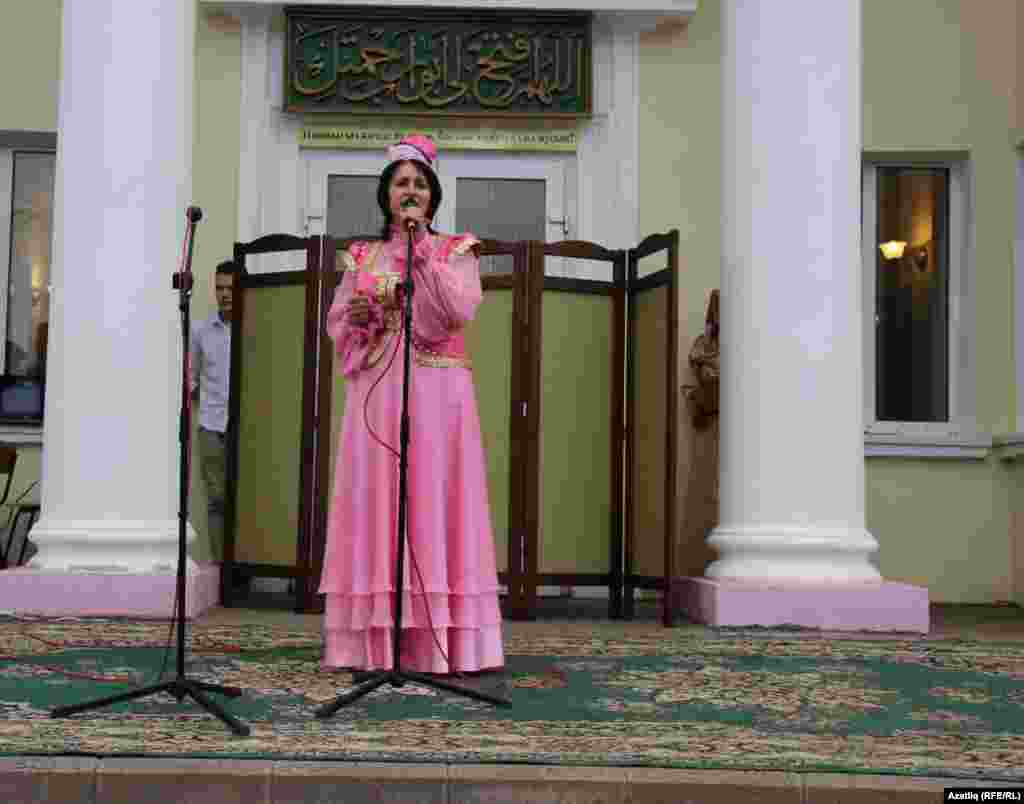 Композитор һәм җырчы Резеда Сабитова 