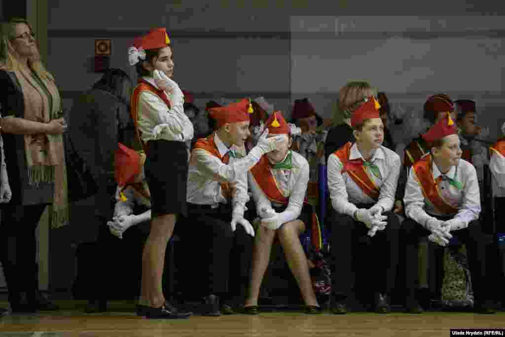 На этот пионерский парад приехали около 500 участников из разных областей Беларуси.