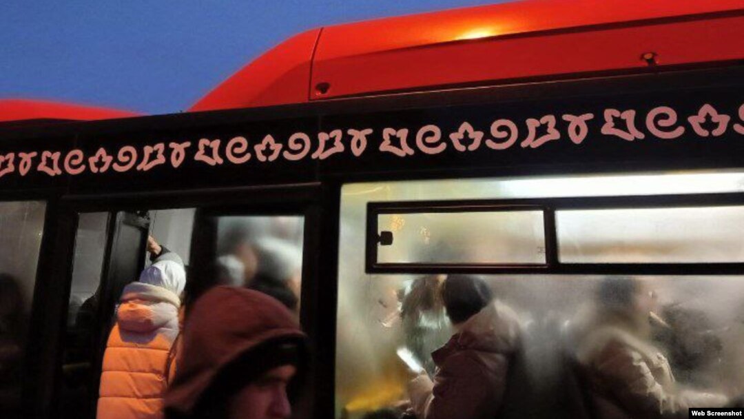 В таких условиях жители ЖК на востоке Казани добираются с утра на работу. Кадр сделан в феврале этого года. 