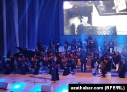 Konsertden bir pursat