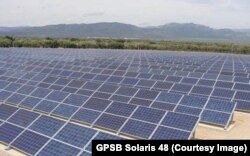 România are aceeași capacitate de a produce energie electrică prin intermediul panourilor fotovoltaice și al centralelor eoliene ca în 2014.
