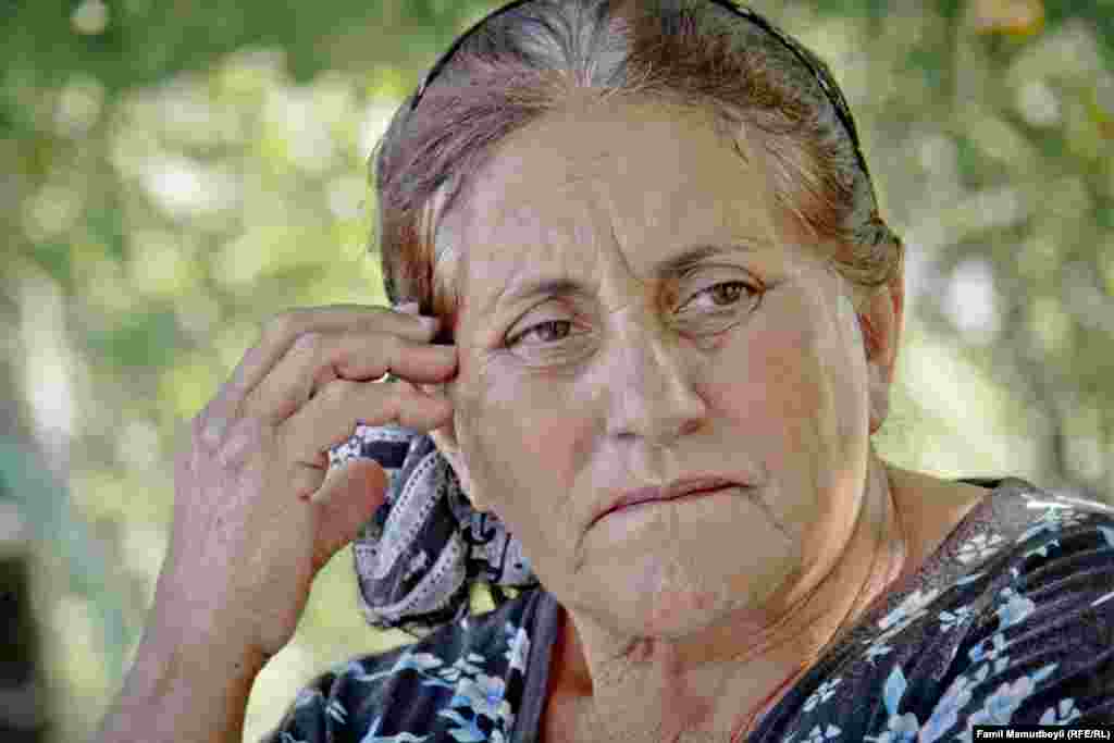 Orta Qərvənd sakini: &laquo;Əvvəllər tək-tək atırdılar. Öyrəşmişdik ki, müharibə zonasıdır. Amma daha belə qorxu içində yaşamırdıq...&raquo;.