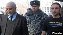 Armenia - Opposition presidential candidate Paruyr Hayrikian (L) arrives at a news conference in Yerevan, 5Feb2013.