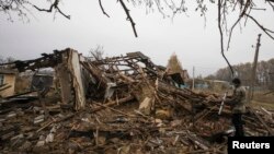 Руйнування після обстрілів у селі Спартак на околиці Донецька, недалеко від аеропорту, архівне фото