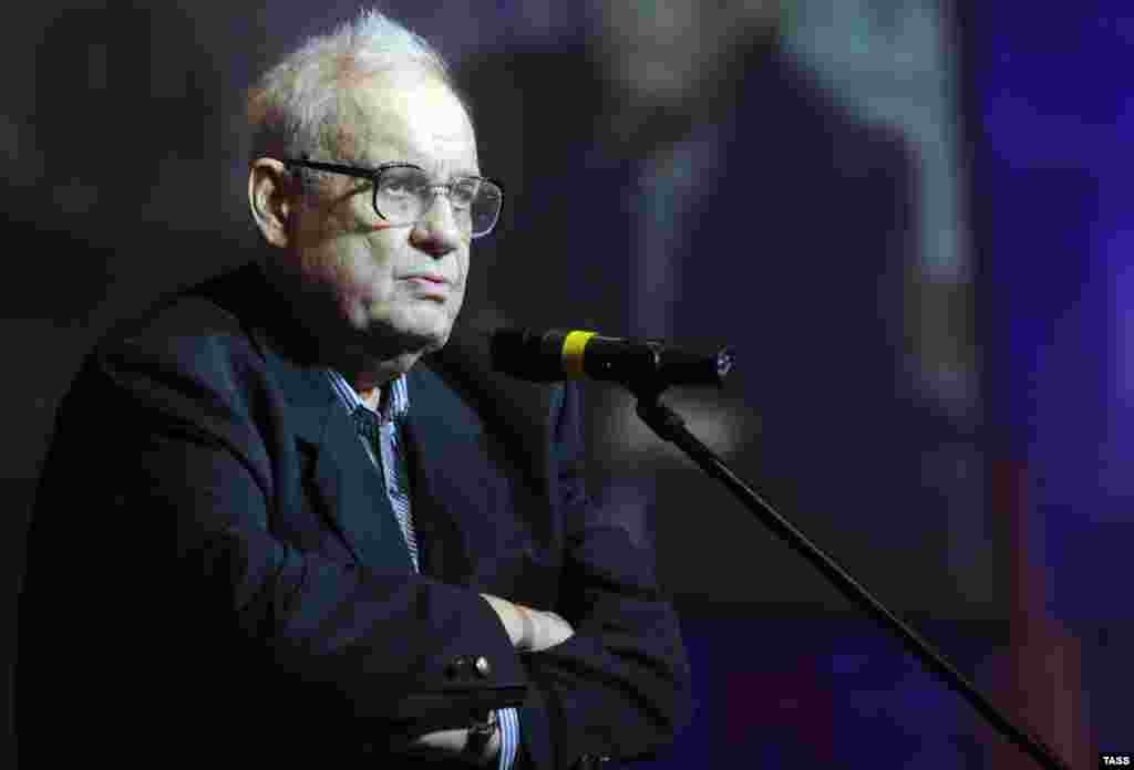 Ryazanov appears at the 80th birthday celebration of filmmaker Georgy Danelia in 2010.