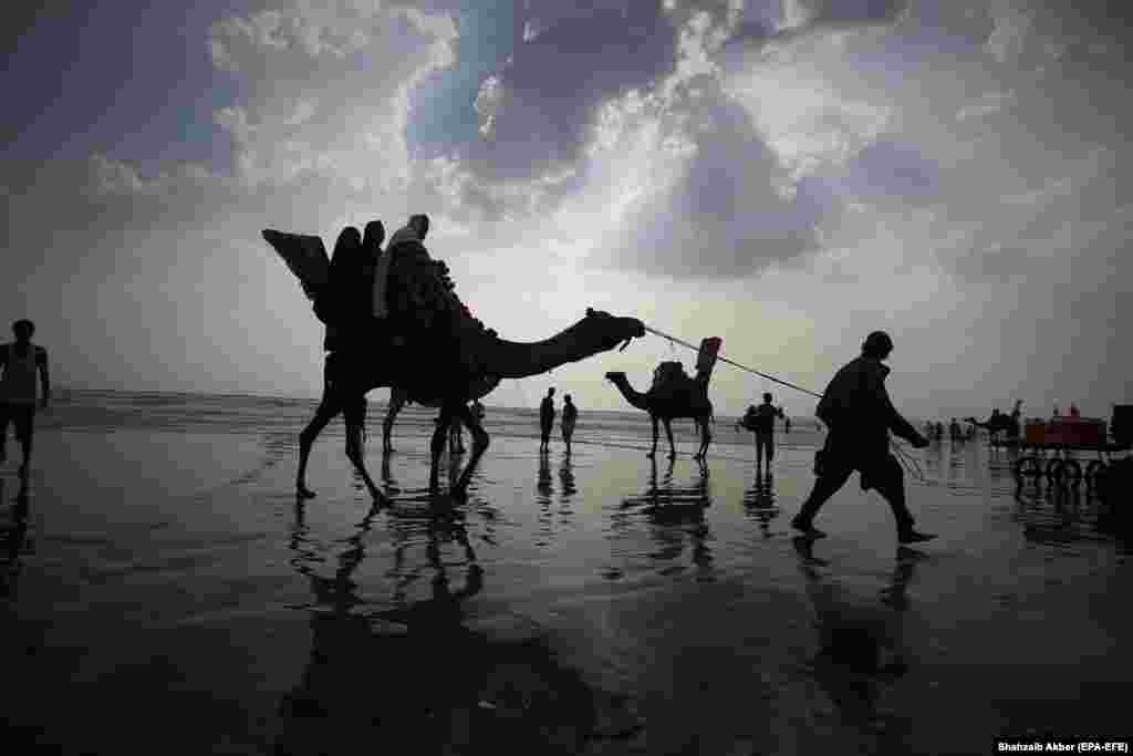 People gather at the beach to beat the hot weather in Karachi, Pakistan, on September 14.