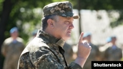 Ukrainian President Petro Poroshenko inspects troops in the Donetsk region.