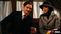 امیرعلی دانایی و بهاره کیان‌افشار در نمایی از سریال «کلاه پهلوی»
