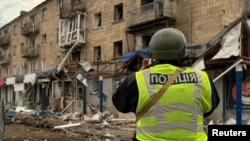 Наслідки одного з попередніх російських ударів по Конотопу, архівне фото