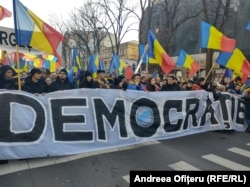 Jurnalista Digi24 spune că este un paradox ca oameni care vin la un miting de apărare a democrației să atace presa.