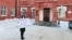Участница акции. Надпись на плакате, написанная на удмуртском: "Минздрав ас визь сётом тыныд" ("Минздрав, ты в своем уме?")