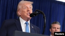 აშშ-ის პრეზიდენტი დონალდ ტრამპი, აშშ-ის თავდაცვის მდივანი პიტ ჰეგსეთი. 2026 წლის 3 იანვარი 