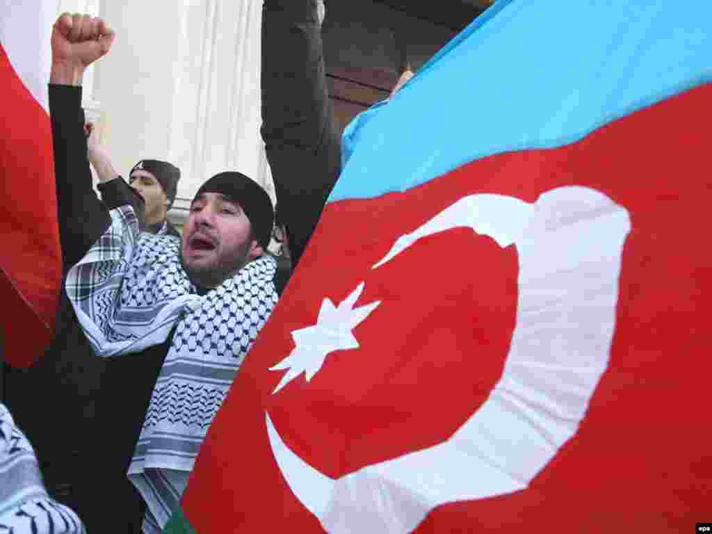 Rusija - Protest palestinskih studenata ispred izrealskog veleposlanstva u Moskvi.