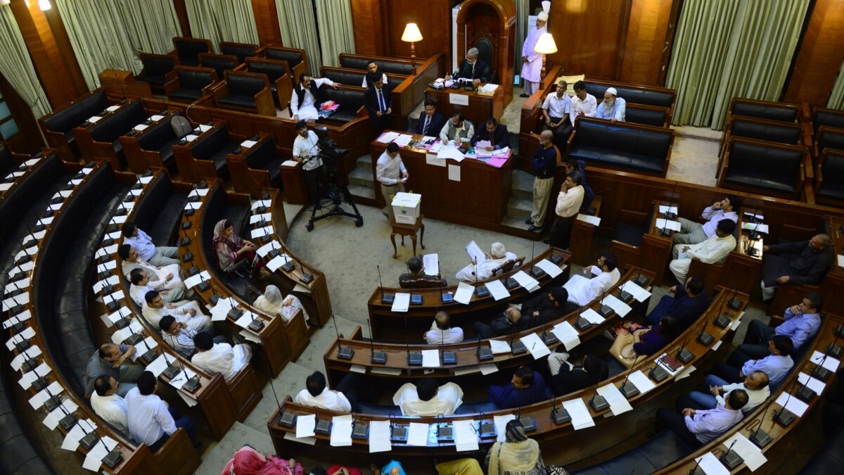 Pakistani Provincial Assembly Votes To Rein In Paramilitary Powers