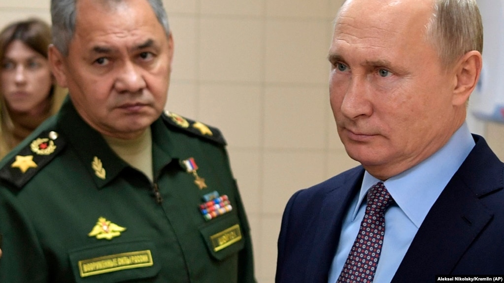 Министр обороны России Сергей Шойгу и Владимир Путин