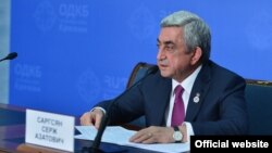 Армения -- Президент Армении Серж Саргсян на брифинге по итогам саммита ОДКБ в Ереване, 14 октября 2016 г.