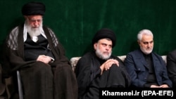 Former Qods Force's Qassem Soleimani (R), Iranian Supreme Leader Ayatollah Ali Khamenei (L) and Iraqi Shia cleric, politician and militia leader Muqtada al-Sadr in Tehran, Sept. 10, 2019 - FILE