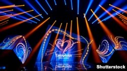 Сцена з логотипом «Євробачення» під час національного відбору учасника від України на «Євробачення-2018» . Київ, 11 лютого 2018 року