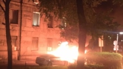 Zapaljen policijski automobil kod zgrade Pošte u Beogradu