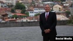 Senator Stiw Deýns (arhiw suraty) 