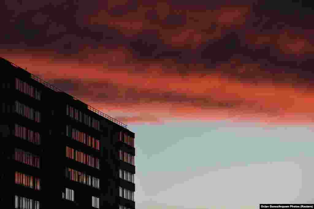 Sunset over a communist-era block of flats in Bucharest (Reuters/Inquam Photos/Octav Ganea)