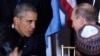 Amerikan prezidenti Barak Obama (çepde) we ors prezidenti Wladimir Putin. 28-nji sentýabr, 2015 ý.