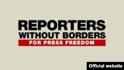 Логотип международной прессозащитной организации «Репортеры без границ». 