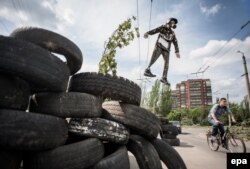 O baricadă a separatiștilor in Slaviansk.