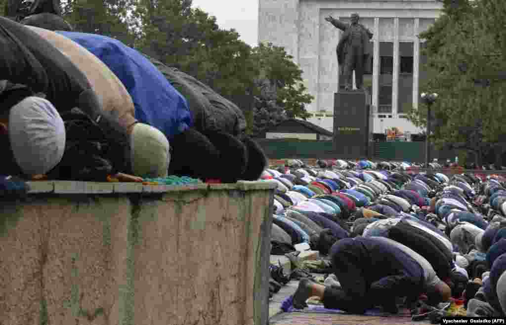 A statue of (the staunchly atheist) Lenin looking out over Kyrgyz Muslims praying in central Bishkek. Lenin monuments still stand in most Kyrgyz towns, unlike in much of the rest of Central Asia, where statues of the revolutionary are now snow-leopard rare.